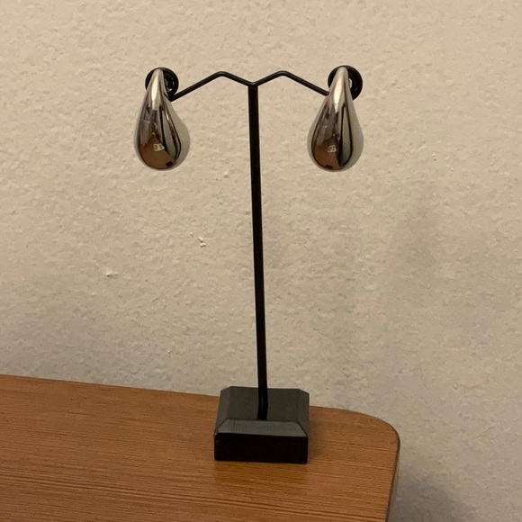 Sterling silver Teardrop Earrings - New . - Picture 2 of 4